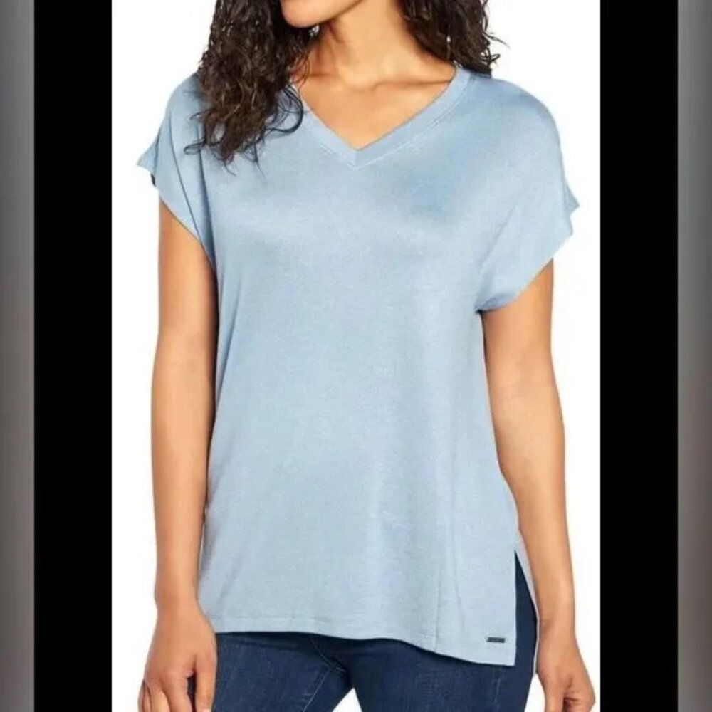 Orvis Women's V-Neck Top Blue Sky Small